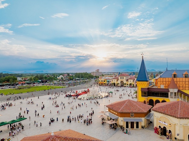 Khu phố thương mại cá cược bóng đá m88 đón đầu lượng khách “khủng”, bùng nổ doanh thu ngày khai trương