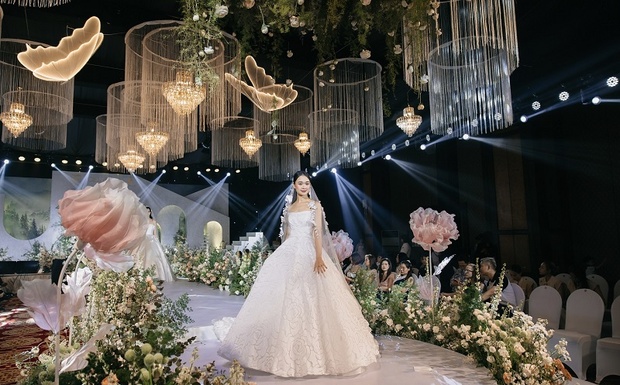 Các cặp đôi nô nức rủ nhau tham gia trải nghiệm xu hướng m88 trang chủ mới tại Almaz Wedding Fair 2024