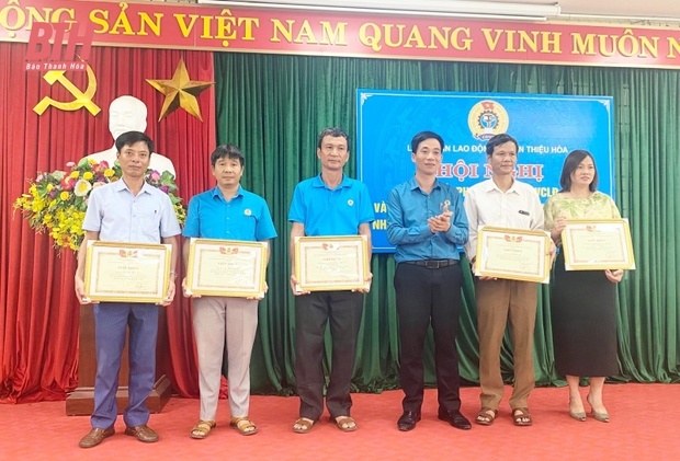 LĐLĐ huyện Thiệu Hoá trao trên 4.000 suất quà cho đoàn viên, người m88 trang chủ