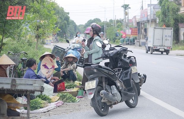 Nguy cơ mất an toàn giao nhà cái m88 từ những “chợ cóc” ven đường