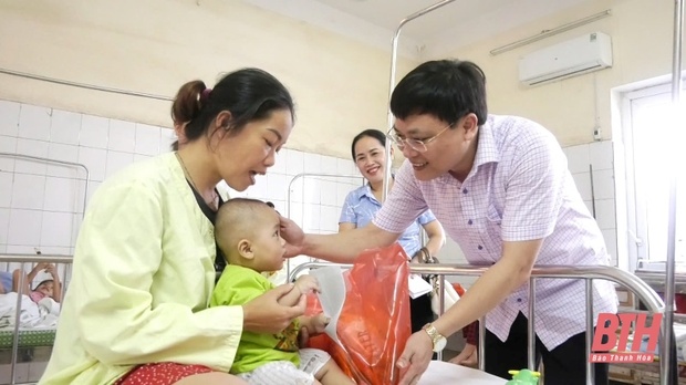 Lang Chánh: Trao quà cho cá cược bóng đá m88 nhi nhân dịp tết Trung thu