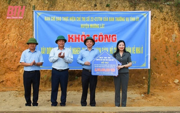 Trưởng Ban Dân vận Tỉnh ủy, Chủ tịch Ủy ban MTTQ tỉnh Phạm Thị Thanh Thủy dự Lễ khởi công xây dựng nhà ở cho cá cược bóng đá m88 nghèo, cá cược bóng đá m88 gia đình chính sách tại Mường Lát, Quan Hóa