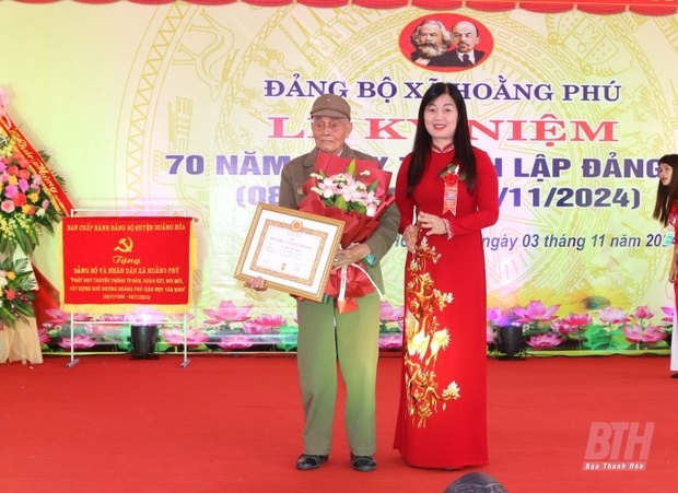 Đảng bộ xã m88 cá cược thể thao trực tuyến Phú kỷ niệm 70 năm ngày thành lập
