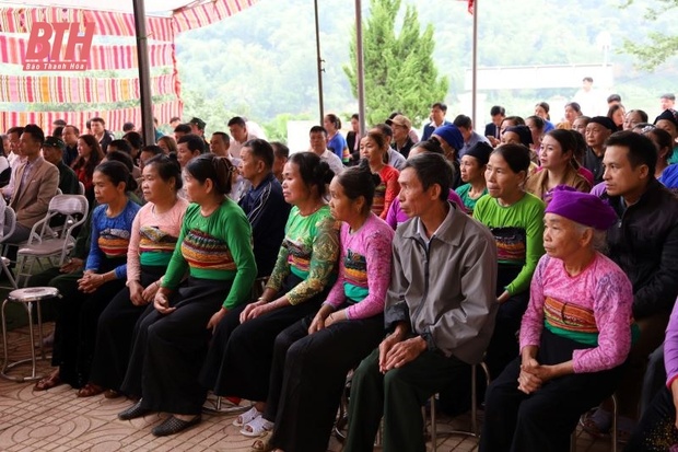 Phó Chủ tịch UBND tỉnh Lê Đức Giang dự Ngày hội Đại đoàn kết toàn m m88 tộc với cán bộ và Nhân m m88 bản Trung Tân