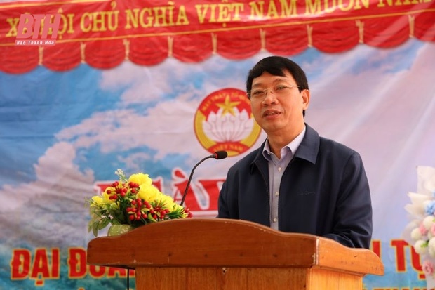 Phó Chủ tịch UBND tỉnh Lê Đức Giang dự Ngày hội Đại đoàn kết toàn m m88 tộc với cán bộ và Nhân m m88 bản Trung Tân