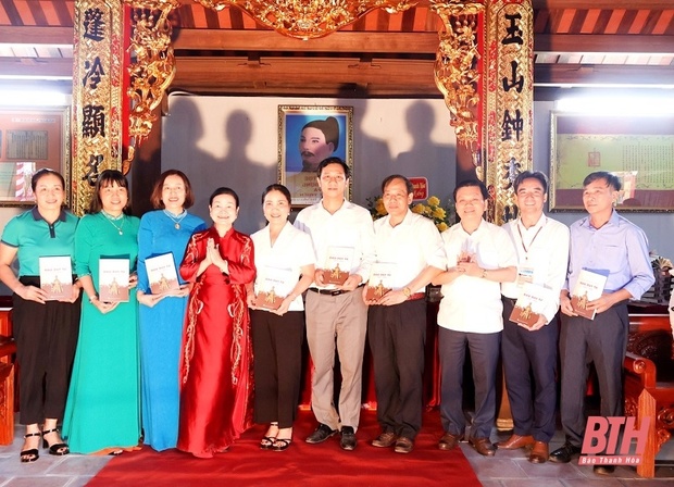 Trưng bày và giới thiệu cuốn sách “Danh nhân văn đăng ký m88 Đào Duy Từ”