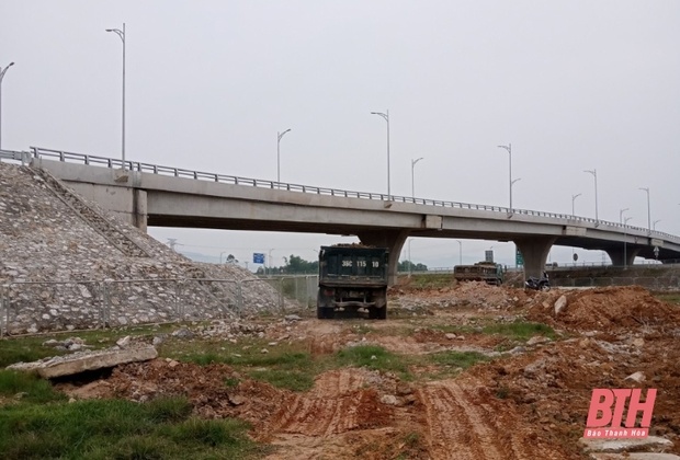 m m88 cho dừng khai thác đất sát cao tốc Bắc - Nam ngay trong đêm