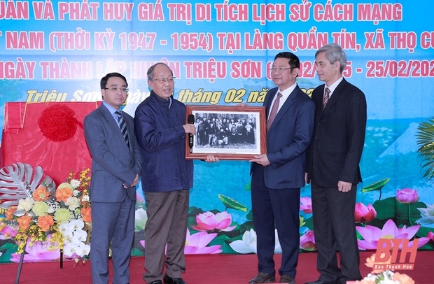 Triệu Sơn gắn biển các công trình chào mừng kỷ niệm 60 năm ngày thành lập vao m88