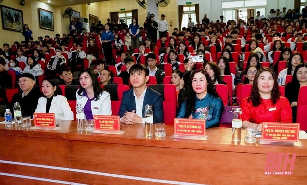 Hơn 1.000 vao m88 tham dự Ngày hội tư vấn tuyển sinh năm 2025 - TUCST