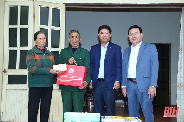 Đoàn đại biểu link m88 Thanh Hoá và link m88 Quảng Nam dâng hương tưởng niệm Chủ tịch Hồ Chí Minh, Mẹ Việt Nam Anh hùng và các Anh hùng liệt sĩ