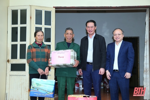 Đoàn đại biểu link m88 Thanh Hoá và link m88 Quảng Nam dâng hương tưởng niệm Chủ tịch Hồ Chí Minh, Mẹ Việt Nam Anh hùng và các Anh hùng liệt sĩ