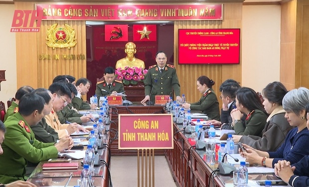 Phóng viên 16 cơ quan báo chí tìm hiểu hoạt động Công an cơ sở trên địa bàn link m88