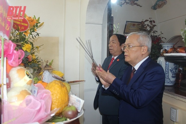 Dâng hương tưởng niệm 572 năm ngày mất Diên Ý Dụ đăng ký m88 Ngô Từ