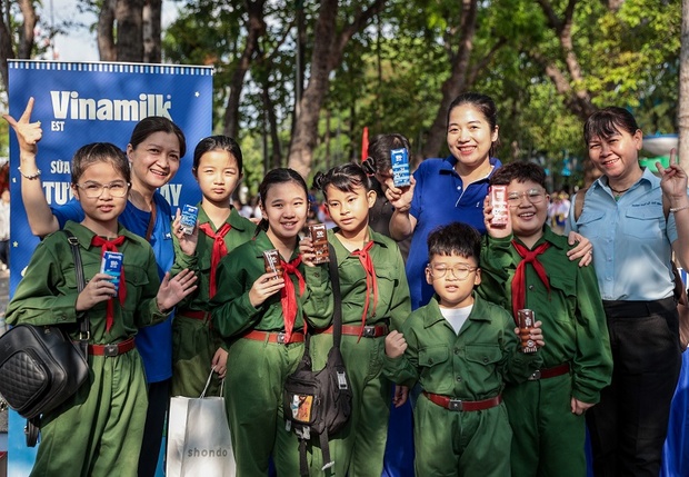Vinamilk tặng 50.000 hộp sữa cho thiếu nhi TP cá cược bóng đá m88 nhân sự kiện 50 năm thống nhất đất nước