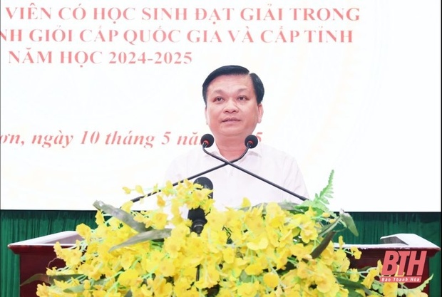 Thị xã Nghi Sơn tuyên dương, khen thưởng học sinh và giáo viên có học sinh đoạt giải trong kỳ thi link vào m88 bhki cấp quốc gia, cấp tỉnh