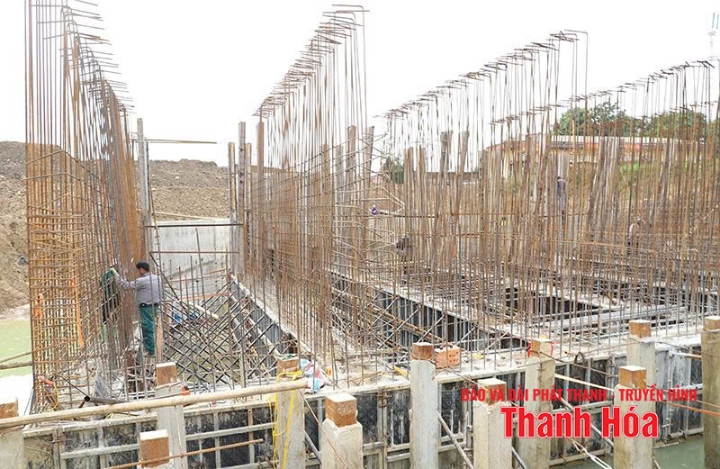Khẩn trương thi công công m m88 đê điều phòng, chống thiên tai