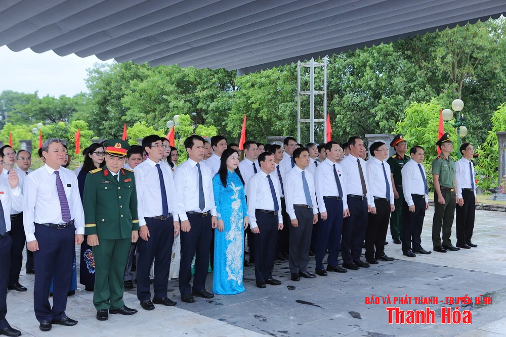 Đoàn đại biểu dang nhap m88 dâng hoa, dâng hương Chủ tịch Hồ Chí Minh, Mẹ Việt Nam Anh hùng và các Anh hùng liệt sỹ nhân Ngày Thương binh - Liệt sỹ
