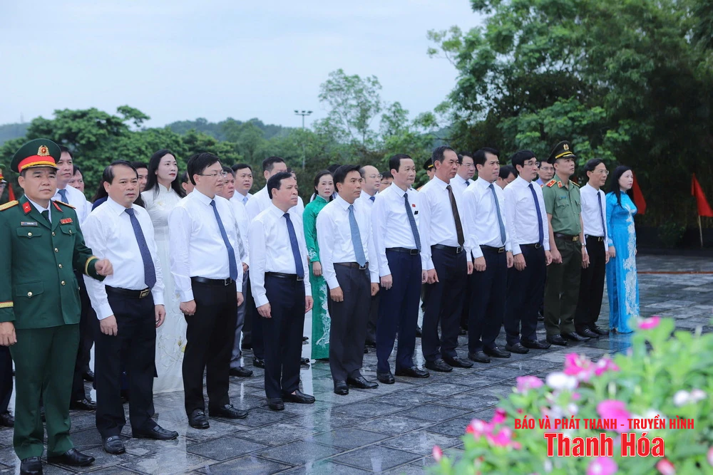 Đoàn đại biểu dang nhap m88 dâng hoa, dâng hương Chủ tịch Hồ Chí Minh, Mẹ Việt Nam Anh hùng và các Anh hùng liệt sỹ nhân Ngày Thương binh - Liệt sỹ