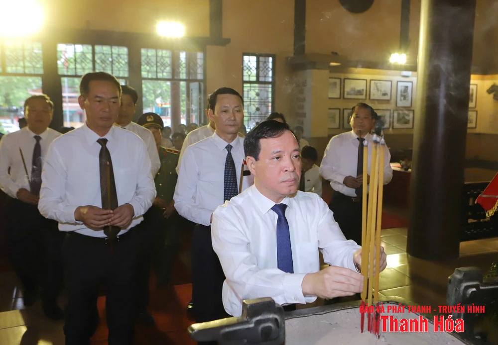 Đoàn đại biểu dang nhap m88 dâng hoa, dâng hương Chủ tịch Hồ Chí Minh, Mẹ Việt Nam Anh hùng và các Anh hùng liệt sỹ nhân Ngày Thương binh - Liệt sỹ