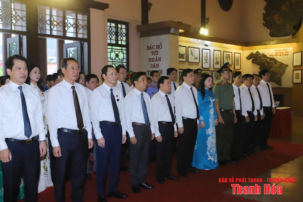 Đoàn đại biểu dang nhap m88 dâng hoa, dâng hương Chủ tịch Hồ Chí Minh, Mẹ Việt Nam Anh hùng và các Anh hùng liệt sỹ nhân Ngày Thương binh - Liệt sỹ