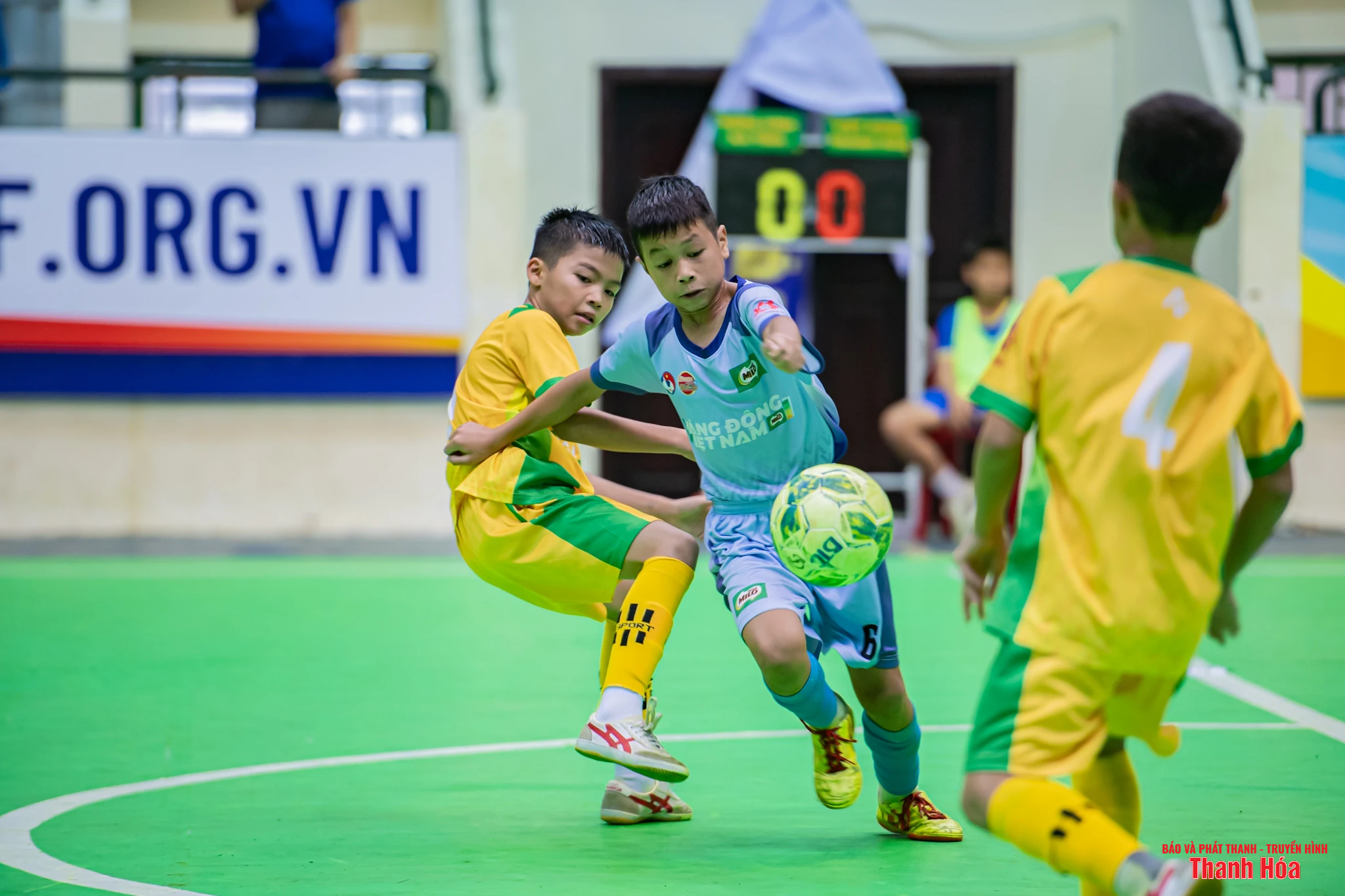 U11 Việt Hùng vao m88 Hóa giành vé vào tứ kết sau chiến thắng thuyết phục trước Hà Tĩnh