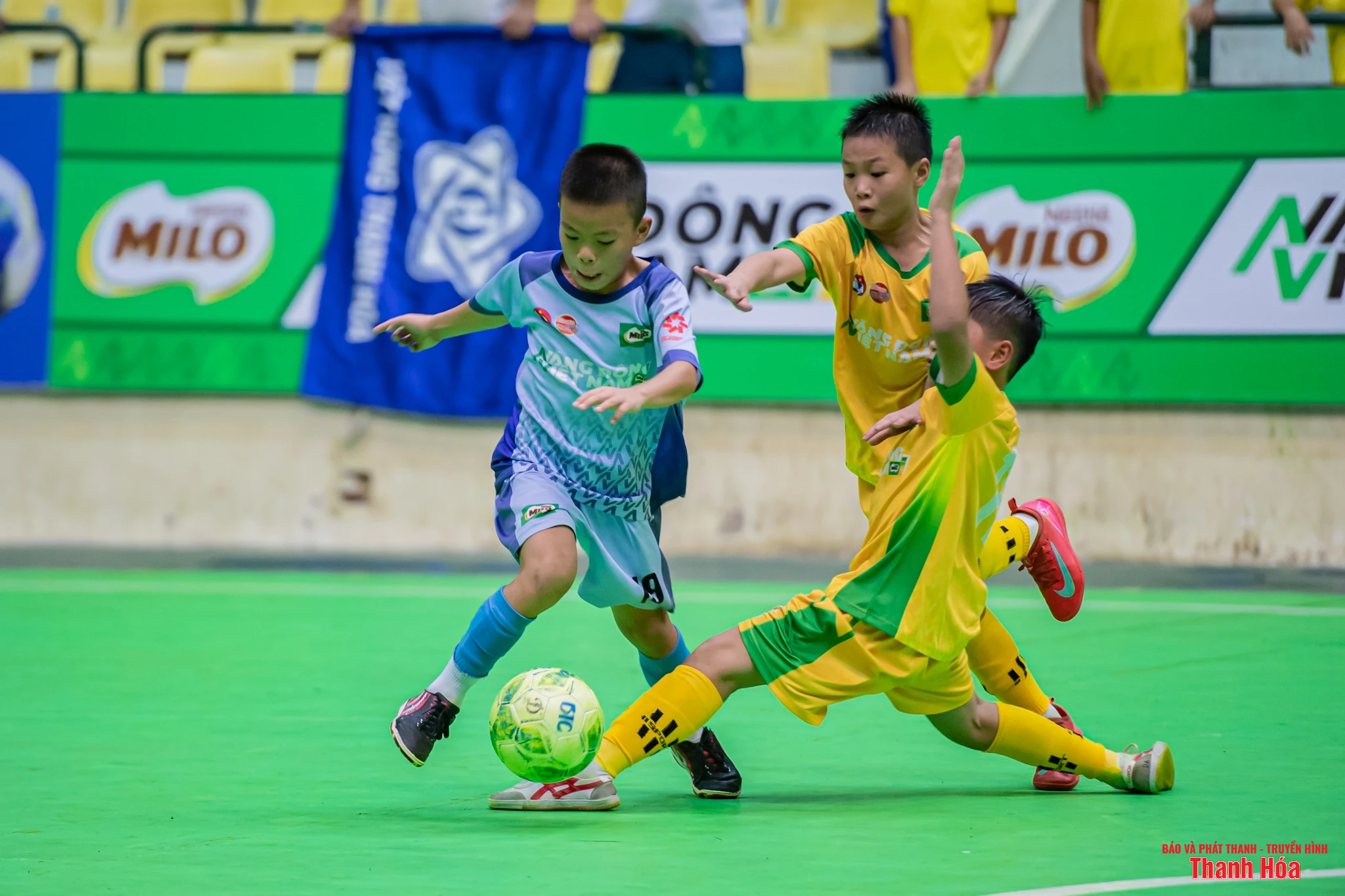 U11 Việt Hùng vao m88 Hóa giành vé vào tứ kết sau chiến thắng thuyết phục trước Hà Tĩnh