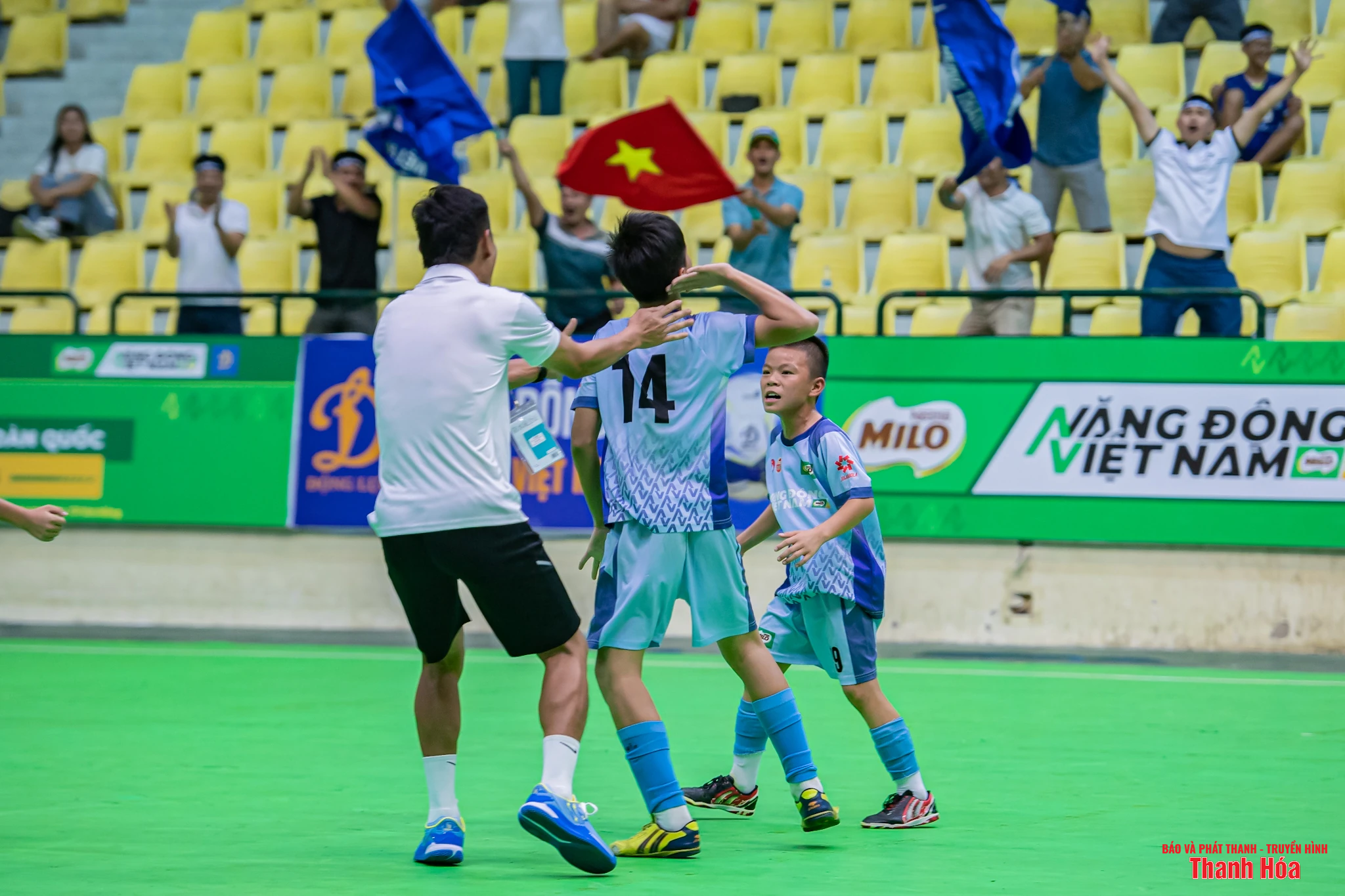 U11 Việt Hùng vao m88 Hóa giành vé vào tứ kết sau chiến thắng thuyết phục trước Hà Tĩnh